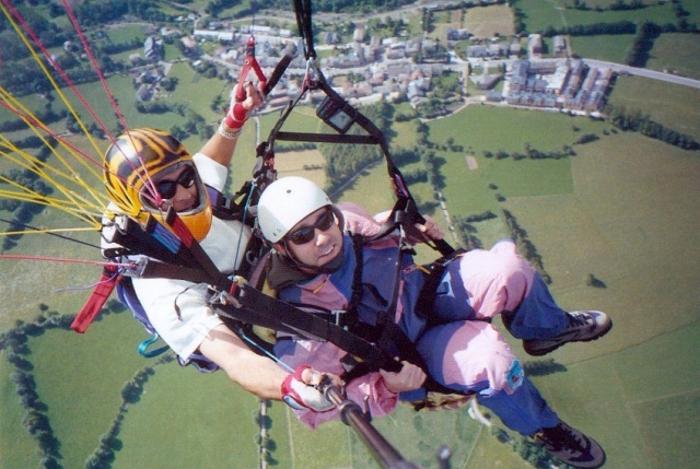  Paragliding flight with the monitor 